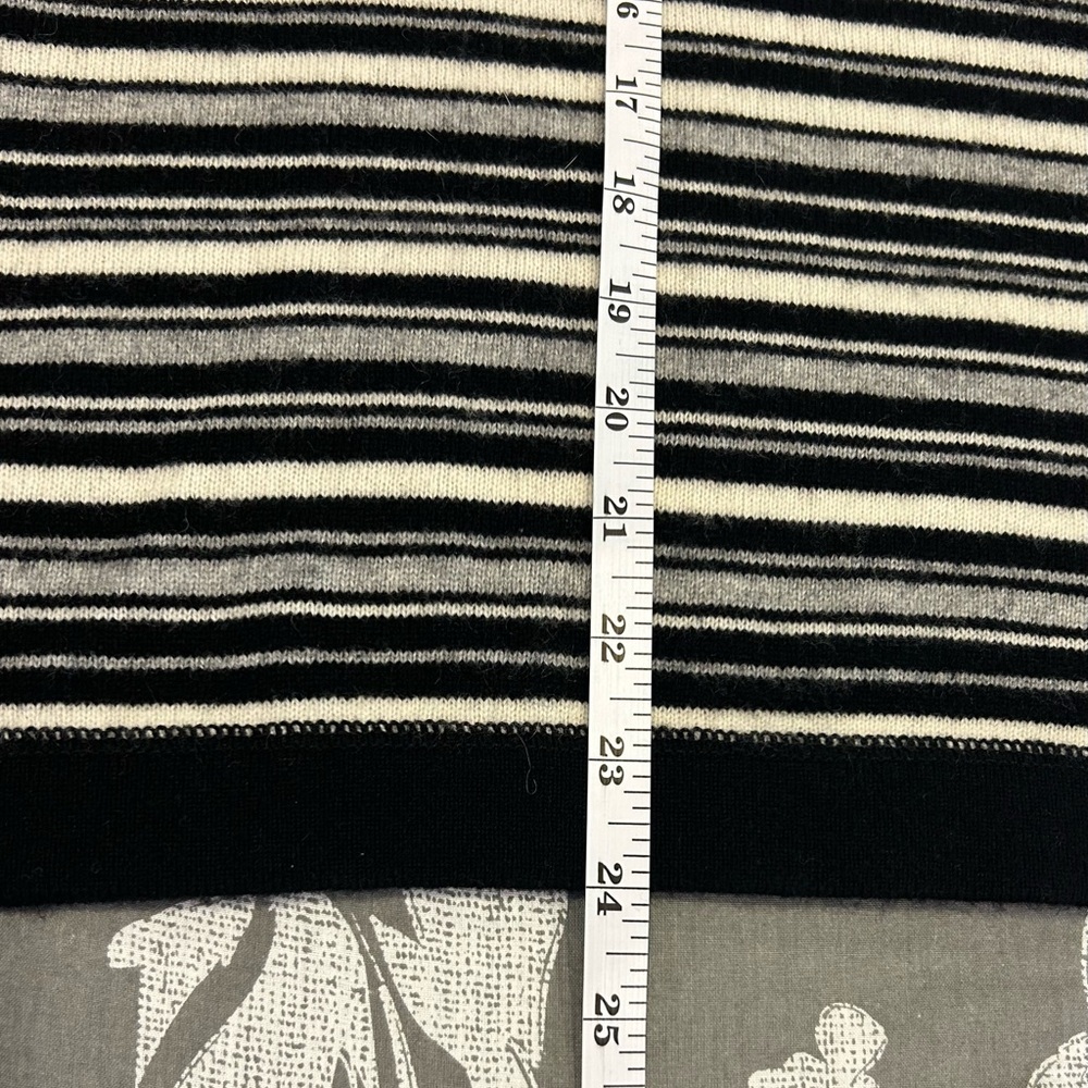 🖤”Lord & Taylor” Women’s Two-Ply 100% Cashmere Black/White/Gray Striped Sweater🩶 - Picture 8 of 10